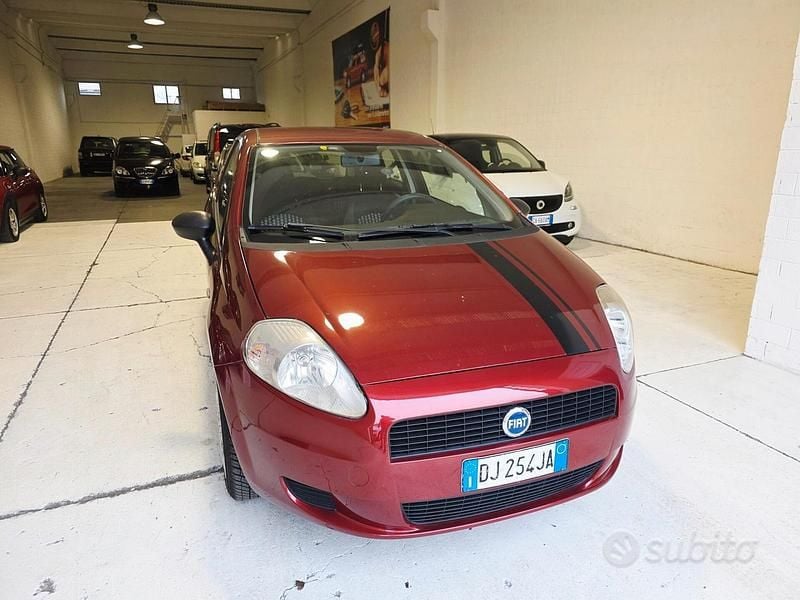 Usata Fiat Grande Punto Dynamic 65 CV (47 kW) 2007 Rosso Utilitaria