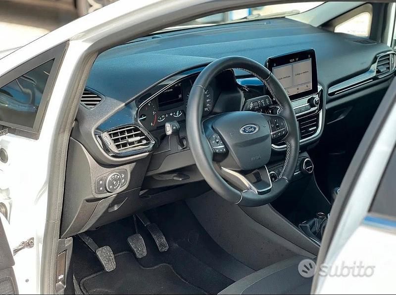 Usata Ford Fiesta Titanium 86 CV (63 kW) 2018 Bianco Utilitaria