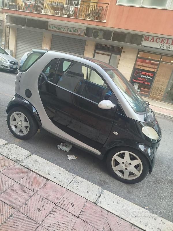 Nero Usata 2001 Smart ForTwo Coupé Coupé | 1250 € (Buon prezzo) - Immagine 1/4