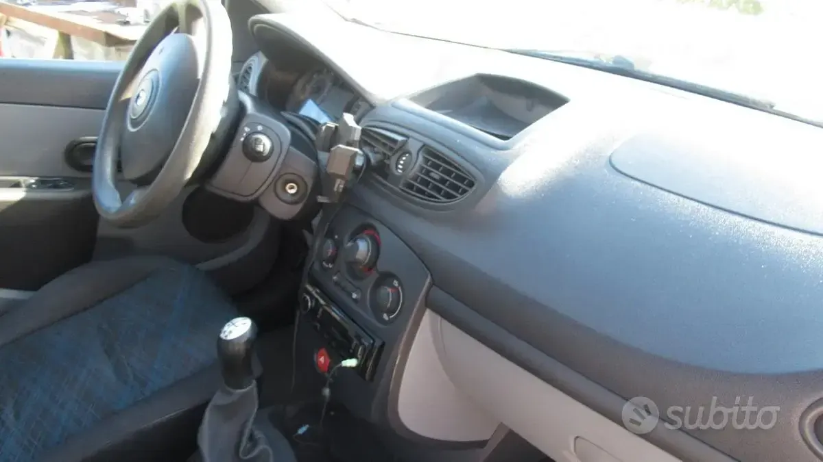 Käytetty Renault Clio II 2006 Sedan