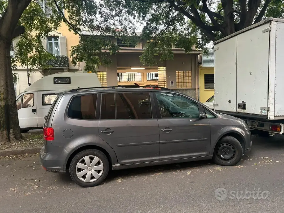 Usata VW Touran 105 CV (77 kW) 2011 Grigio Monovolume
