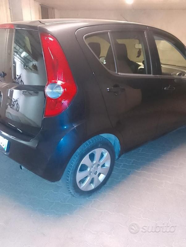 Usata Opel Agila Enjoy 94 CV (69 kW) 2010 Nero Utilitaria