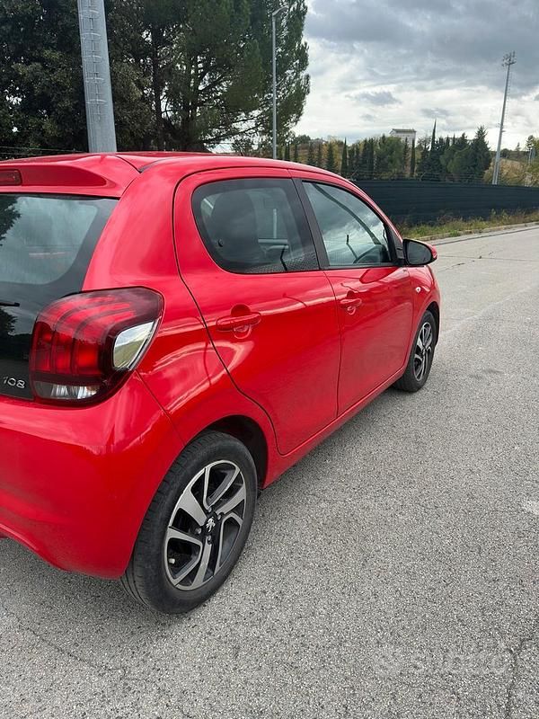 Usata Peugeot 108 Active 72 CV (52 kW) 2021 Rosso Utilitaria