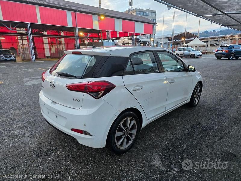 Usata Hyundai i20 84 CV (61 kW) 2017 Bianco Utilitaria