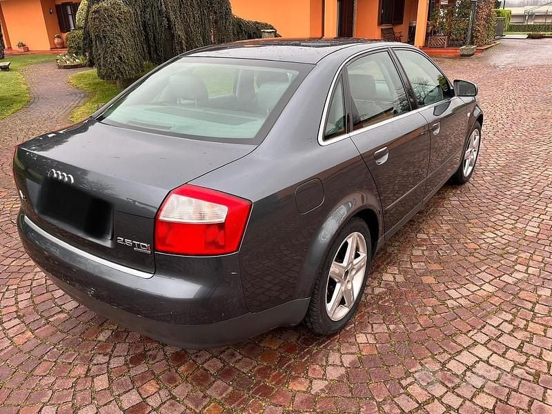 Usata Audi A4 180 CV (132 kW) 2001 Grigio Berlina
