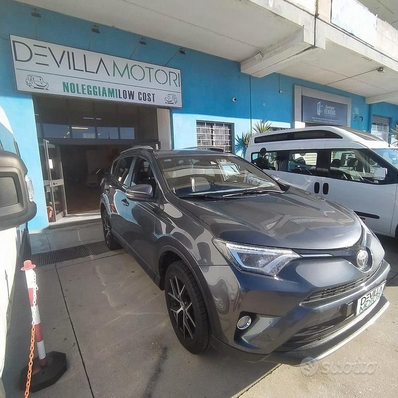 Usata Toyota RAV4 Business Edition 143 CV (105 kW) 2017 Grigio Station wagon