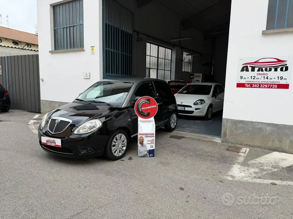 Usata Lancia Ypsilon 77 CV (56 kW) 2010 Nero Utilitaria