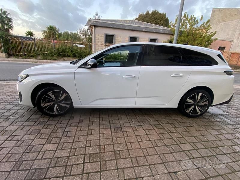 Usado Peugeot 308 Allure 131 CV (96 kW) 2022 Blanco Familiar