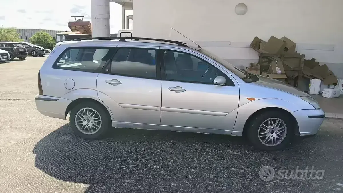 Usata Ford Focus 116 CV (85 kW) 2002 Grigio Station wagon