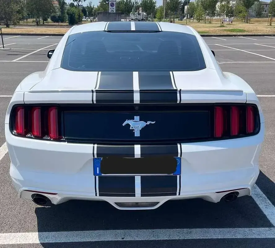 Usata Ford Mustang 305 CV (224 kW) 2016 Bianco Coupé