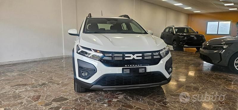 Nuova Dacia Sandero Essentiel 2025 Bianco SUV