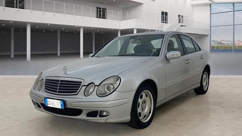 Argento Usata 2006 Mercedes E280 Classic Tre volumi | 5900 € - Immagine 1/4