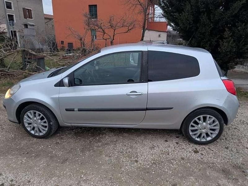 Usata Renault Clio III LE 101 CV (74 kW) 2008 Grigio Berlina