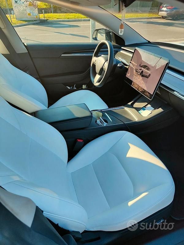 Usata Tesla Model 3 RWD 208 kW (283 CV) 2023 Bianco Berlina