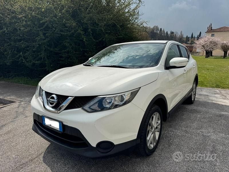Usata Nissan Qashqai Tekna 110 CV (80 kW) 2016 Bianco SUV
