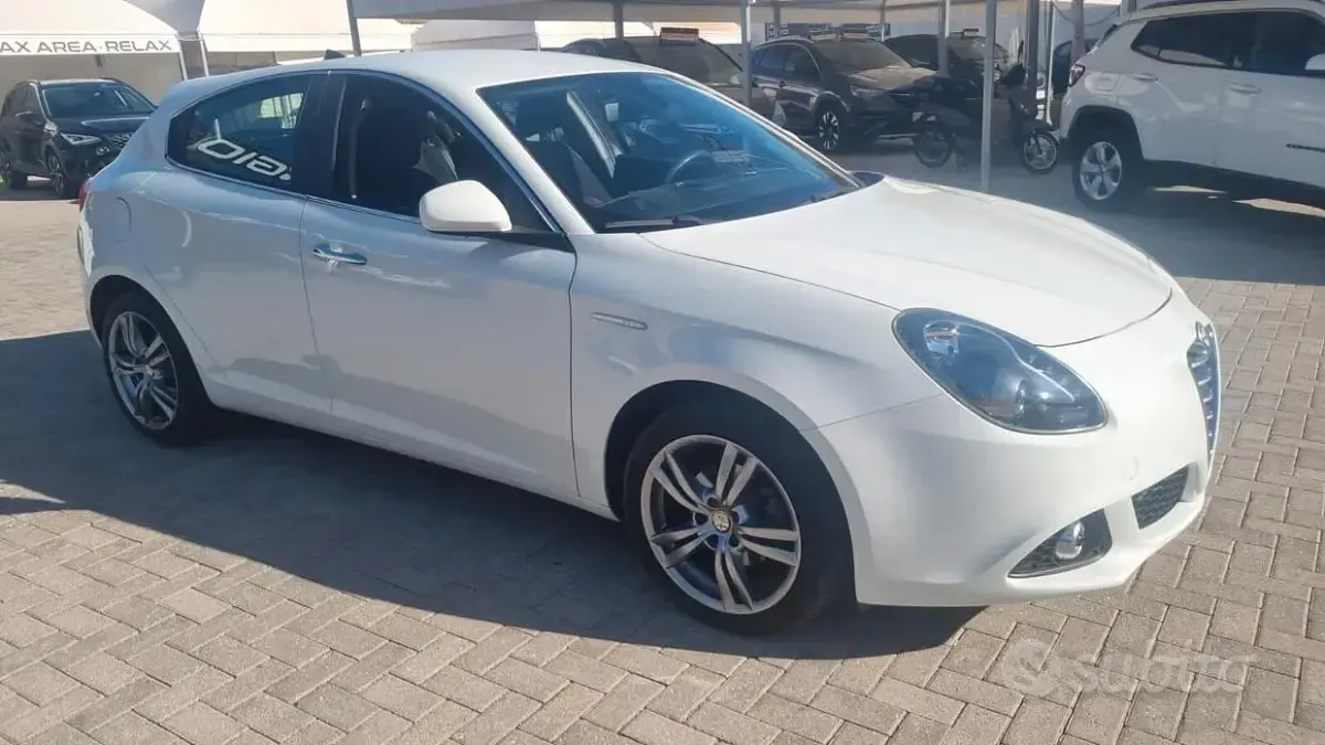 Usata Alfa Romeo Giulietta Exclusive 105 CV (77 kW) 2013 Bianco Utilitaria