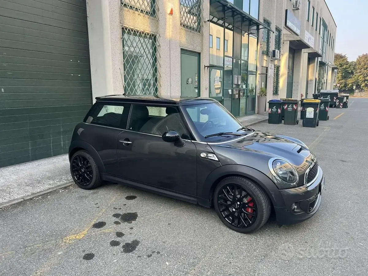 Usata Mini Cooper 211 CV (155 kW) 2011 Nero Utilitaria
