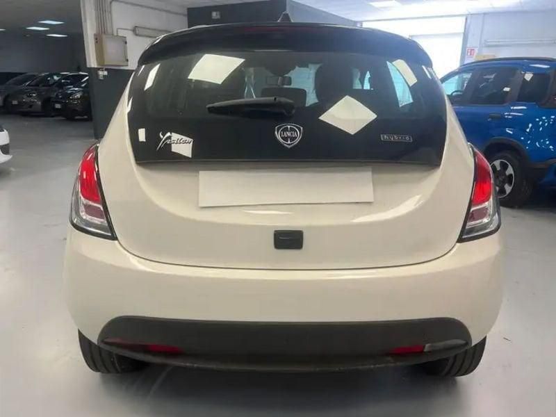 Usata Lancia Ypsilon Gold 69 CV (50 kW) 2024 Bianco Utilitaria