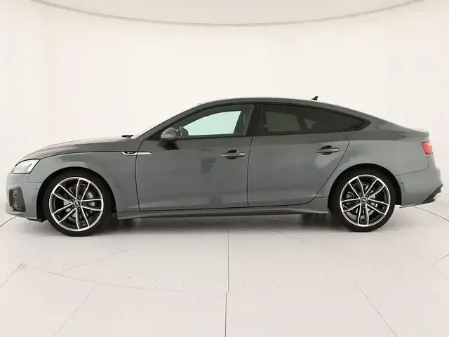 Usata Audi A5 Sportback S-Line 204 CV (150 kW) 2023 Grigio daytona perla Utilitaria