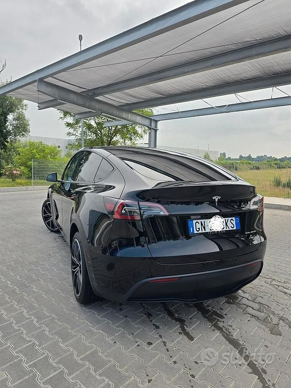 Usata Tesla Model Y Long Range AWD 22 kW (30 CV) 2023 Nero SUV