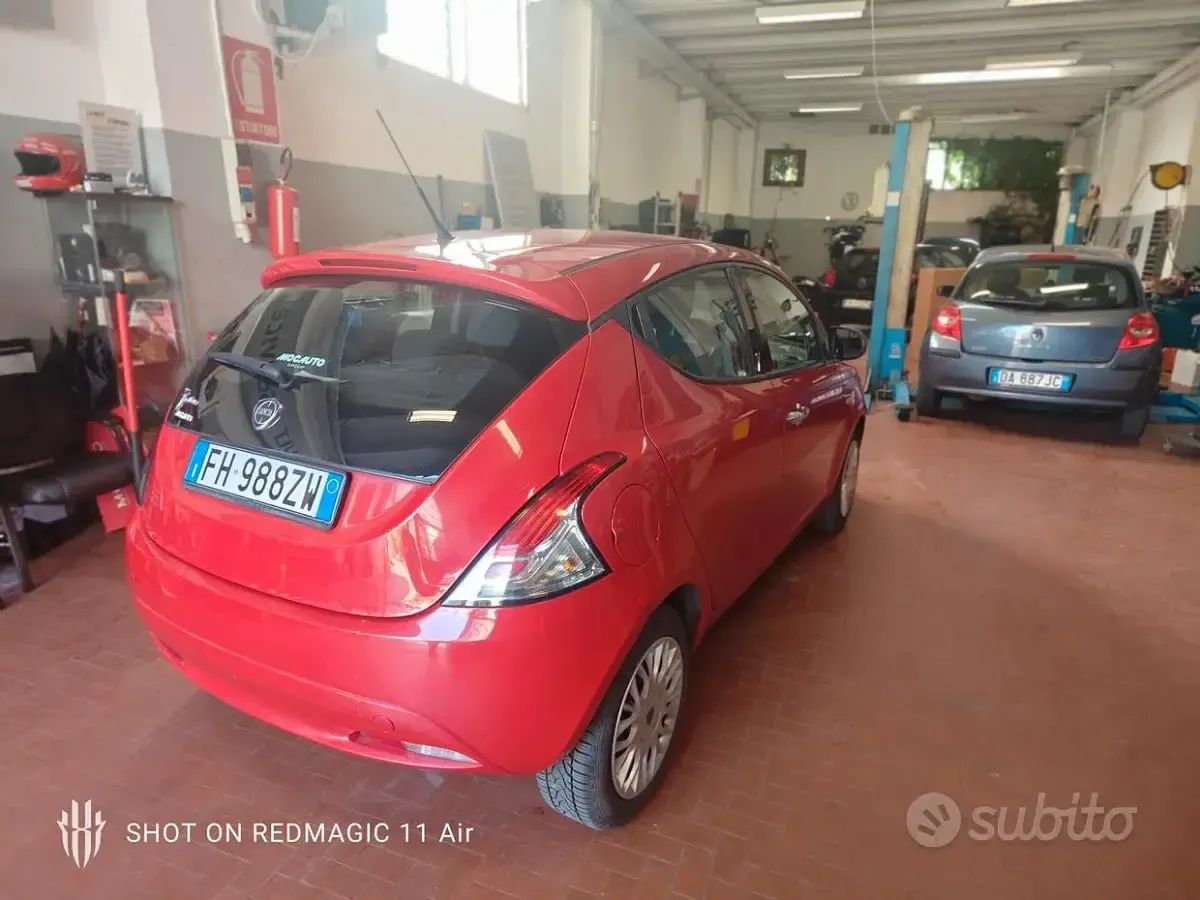 Usata Lancia Ypsilon 69 CV (50 kW) 2017 Rosso Utilitaria