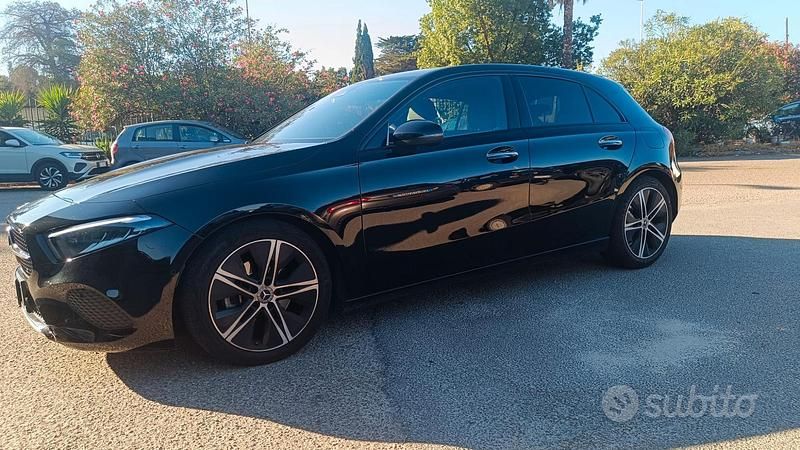 Usata 2024 Mercedes A180 AMG line Tre volumi | 33.000 € (Buon prezzo) - Immagine 1/4