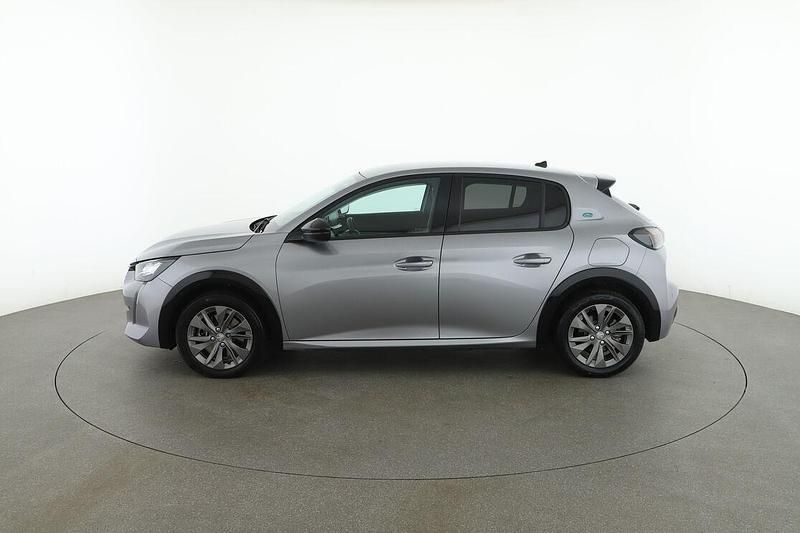 Usata Peugeot e-208 Active 56 kW (77 CV) 2023 Grigio Utilitaria