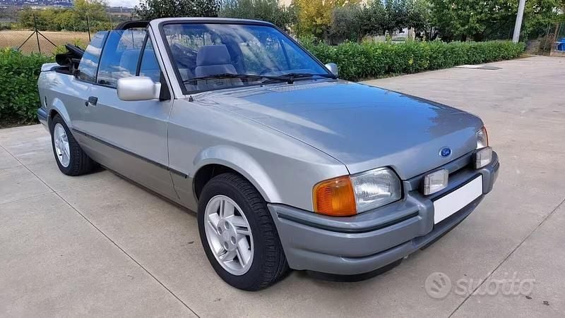 Usata Ford Escort Cabriolet 73 CV (53 kW) 1988 Grigio Cabrio
