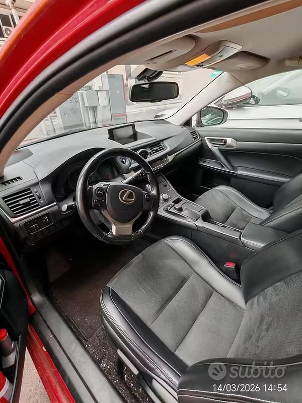 Usata Lexus CT200h 99 CV (72 kW) 2021 Rosso Station wagon