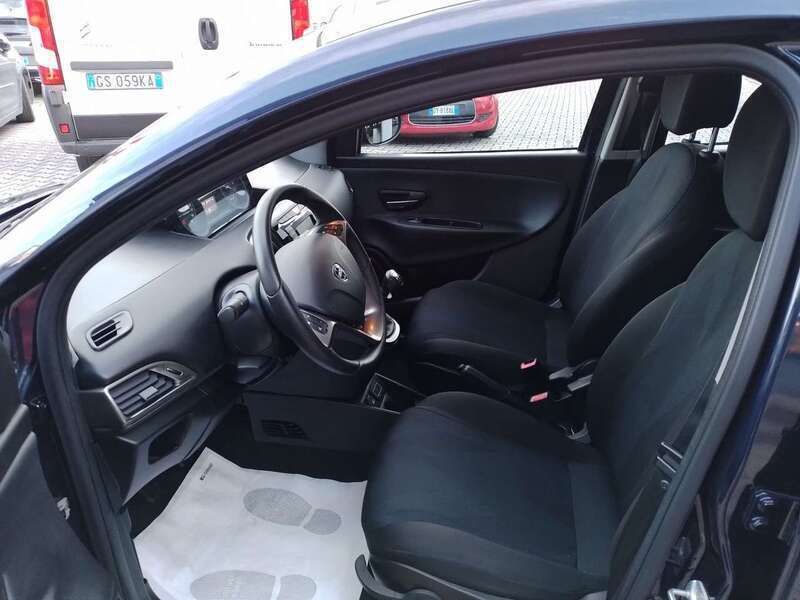 Usata Lancia Ypsilon Gold 69 CV (50 kW) 2018 Blu/azzurro Utilitaria