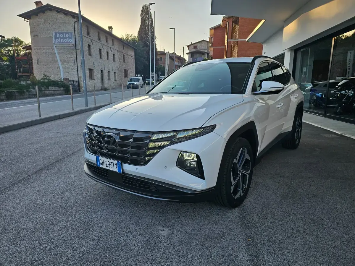 Usata Hyundai Tucson 230 CV (169 kW) 2022 Bianco pastello SUV