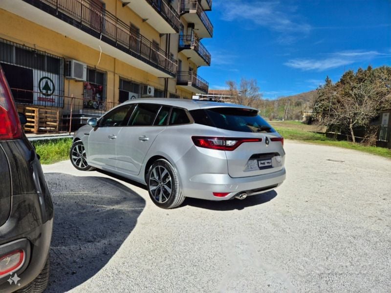 Argento Usata 2019 Renault Mégane IV Intens Station wagon | 10.500 € (Buon prezzo) - Immagine 1/4