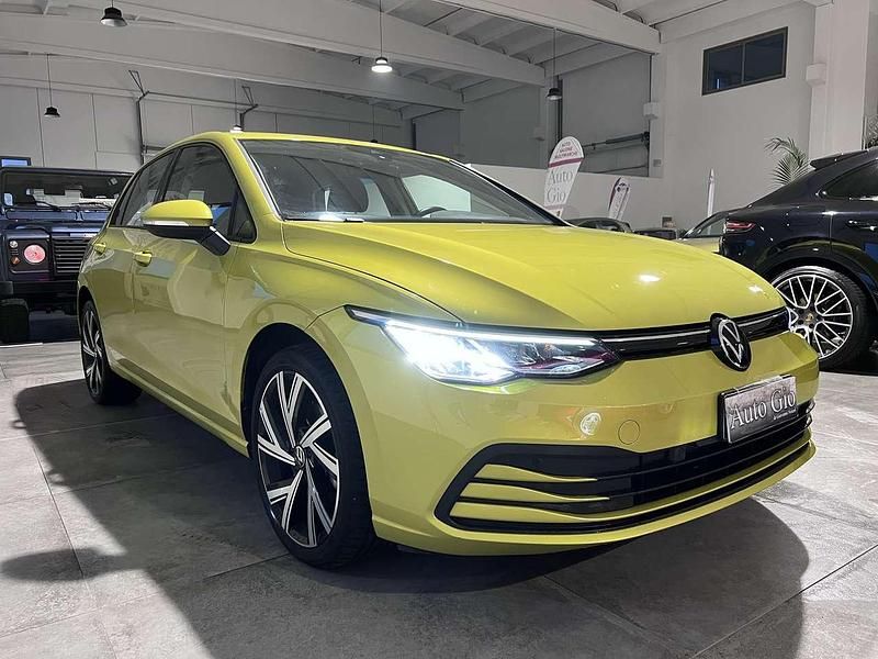 Usata VW Golf VIII Life 116 CV (85 kW) 2022 Giallo Berlina