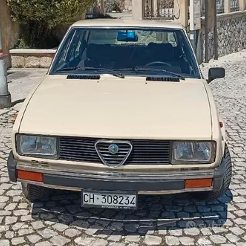 Giallo Usata 1980 Alfa Romeo Alfetta Tre volumi | 5500 € - Immagine 1/4