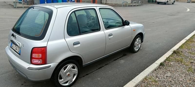 Usata Nissan Micra Visia 65 CV (47 kW) 2004 Argento Utilitaria