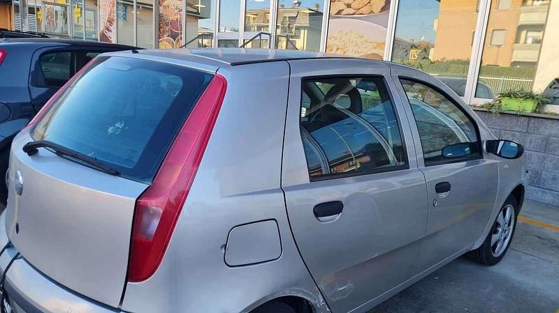 Usata Fiat Punto Dynamic 60 CV (44 kW) 2005 Grigio mercurio Berlina