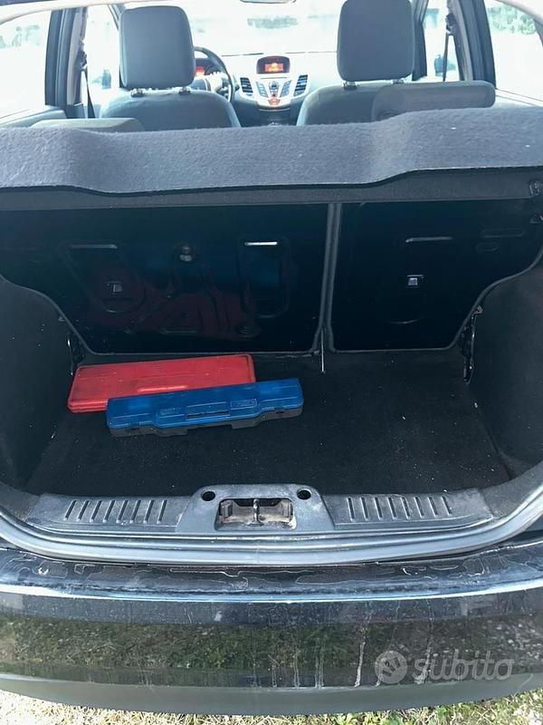 Usata Ford Fiesta 71 CV (52 kW) 2010 Nero Berlina