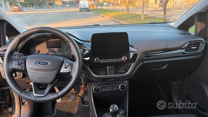 Usata Ford Fiesta Titanium 75 CV (55 kW) 2023 Grigio Berlina