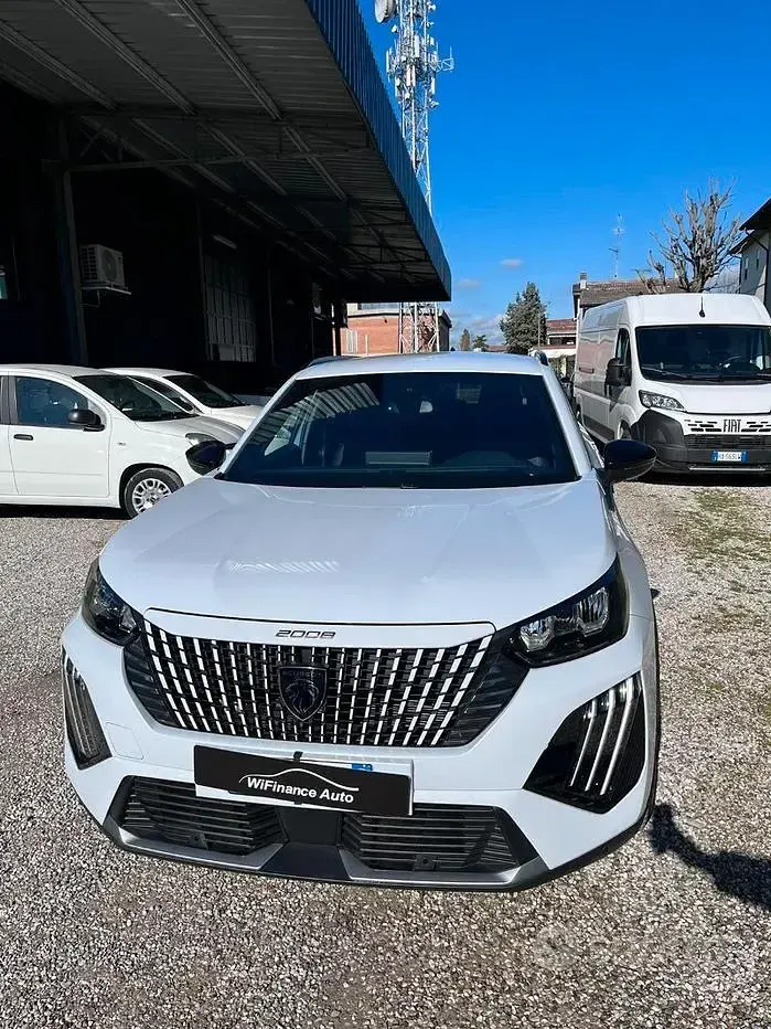 Käytetty Peugeot 2008 S 131 HP (96 kW) 2024 Valkoinen Katumaasturi