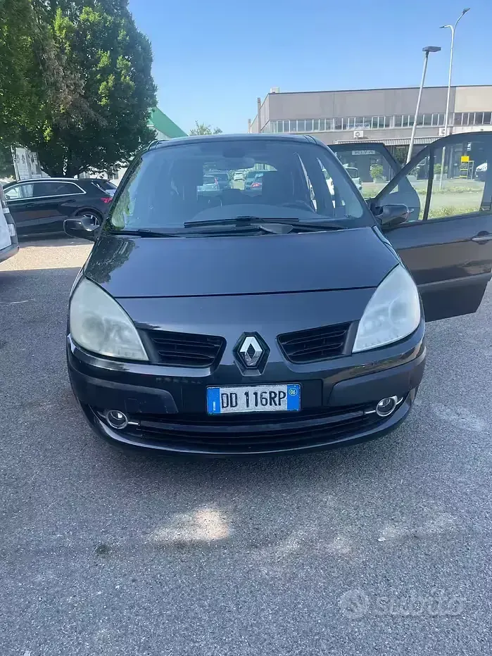Usata Renault Scénic 106 CV (77 kW) 2008 Grigio Monovolume