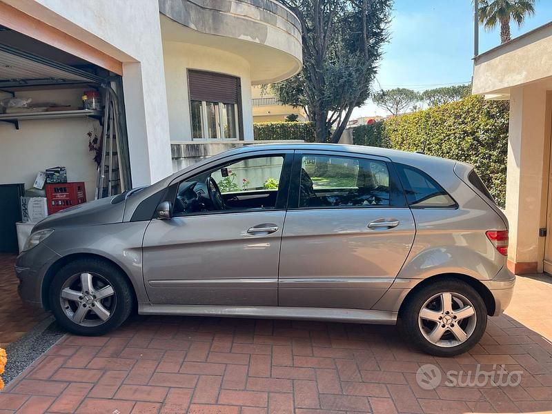 Usata Mercedes B180 2006 Grigio Monovolume