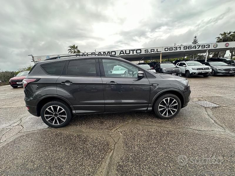 Usata Ford Kuga ST-Line 120 CV (88 kW) 2017 Grigio SUV