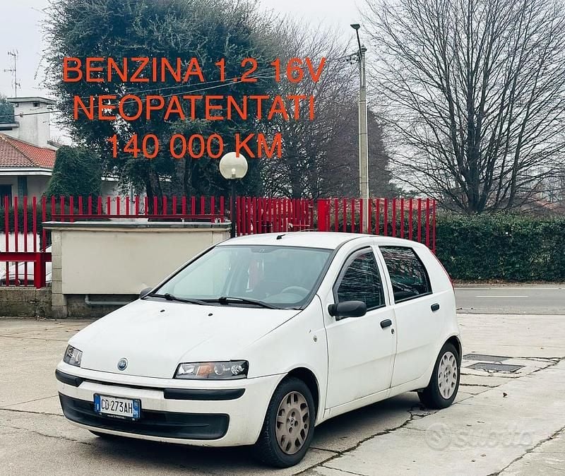 Usata Fiat Punto Emotion 80 CV (58 kW) 2003 Bianco Berlina