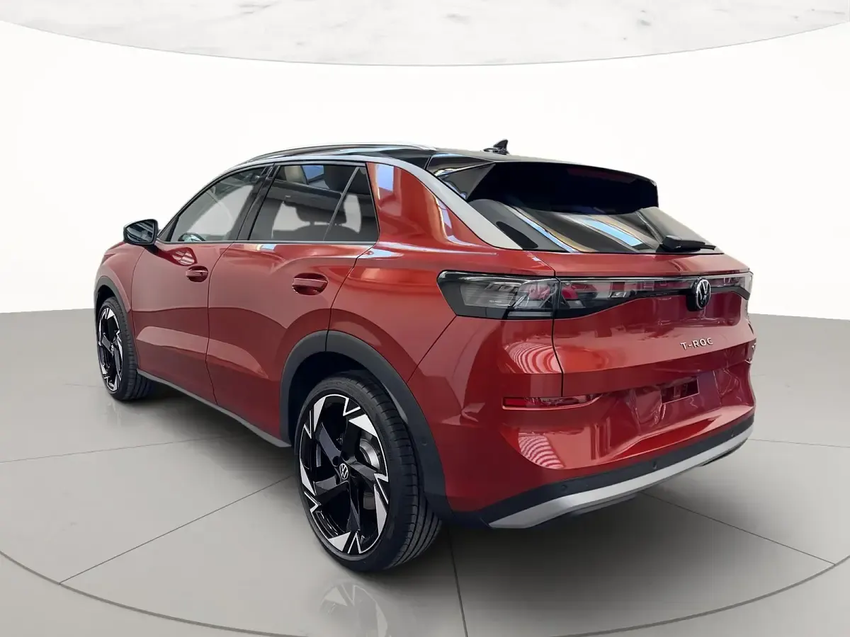 Usata VW T-Roc Style 115 CV (84 kW) 2026 Flame red metallizzato nero SUV