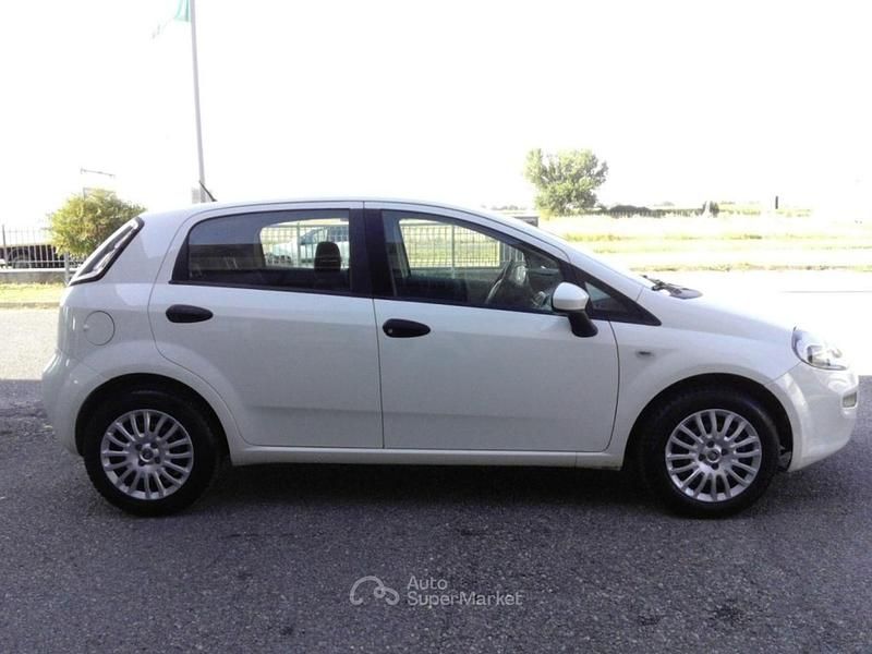 Usata Fiat Punto 77 CV (56 kW) 2013 Bianco pastello Utilitaria