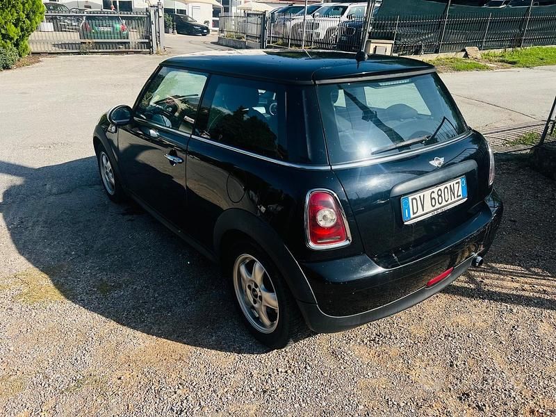 Usata Mini ONE 74 CV (54 kW) 2009 Nero Utilitaria