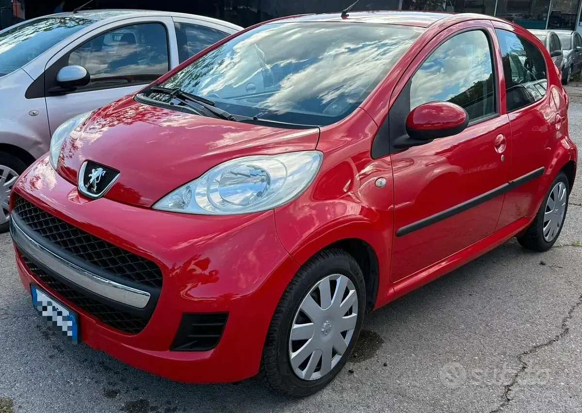 Usata Peugeot 107 68 CV (50 kW) 2009 Rosso Utilitaria