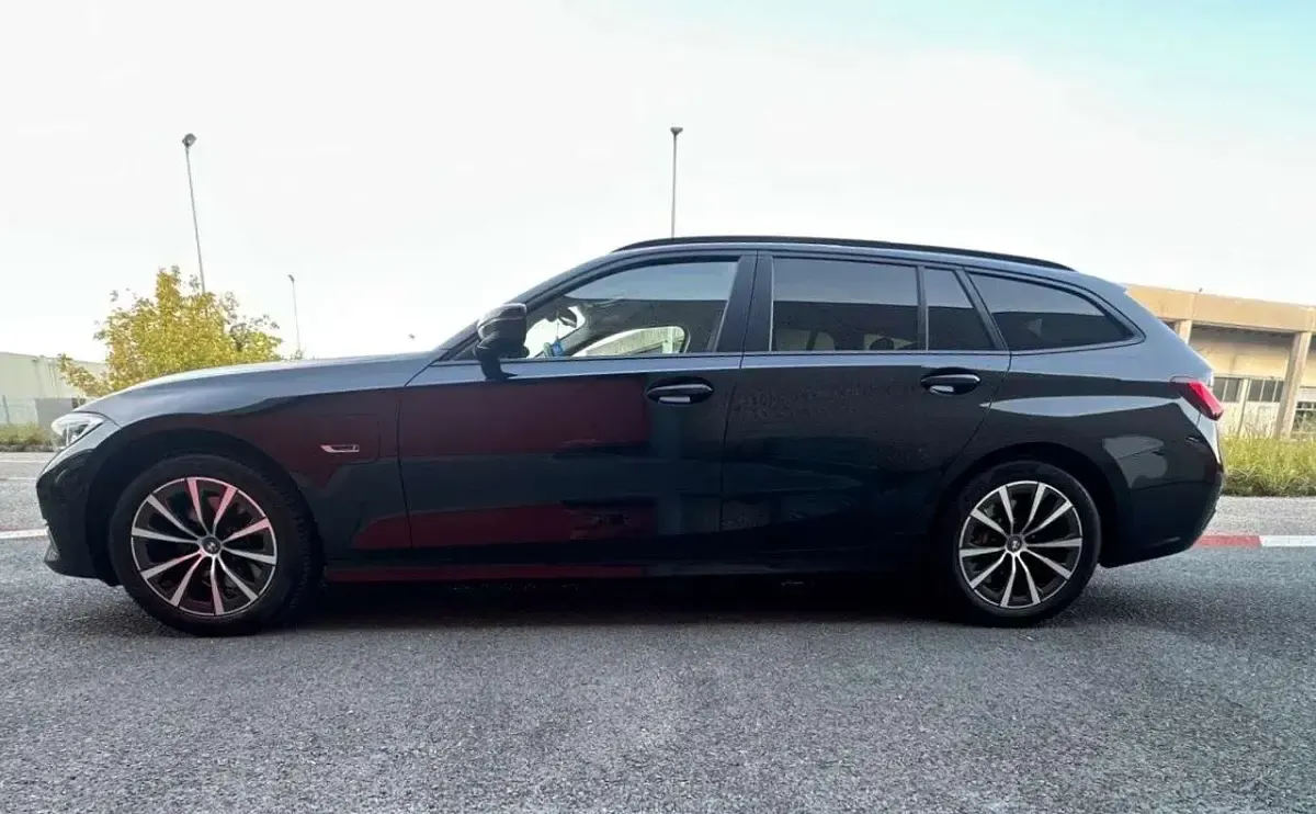 Usata BMW 320 Sport Line 163 CV (119 kW) 2022 Black sapphire metallic Station wagon