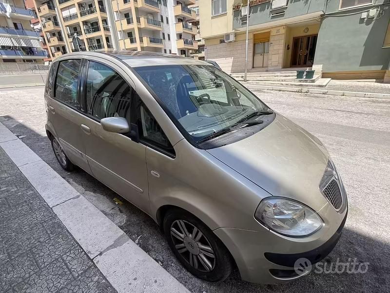 Usata Lancia Musa 90 CV (66 kW) 2007 Monovolume