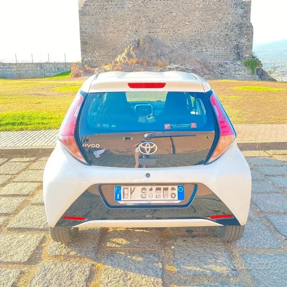 Brugt Toyota Aygo X-play 69 HK (50 kW) 2017 Hvid Hatchback